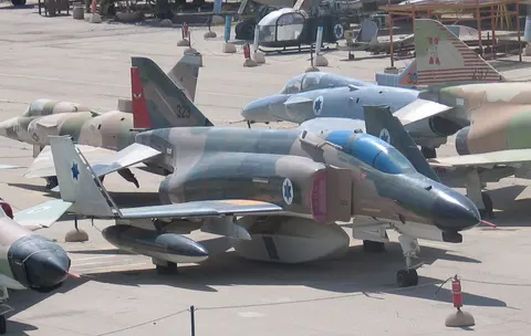 F-4 Phantom II, Twin-engine, two-seat supersonic fighter-bomber, Aircraft & UAVs