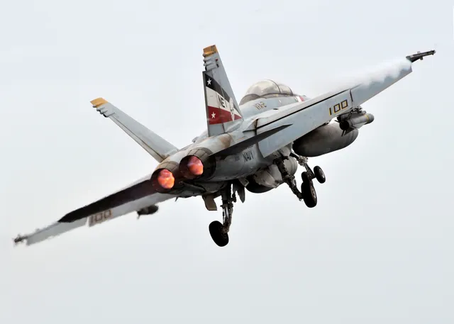 F/A-18E/F Super Hornet, Carrier-capable multirole strike fighter, Aircraft & UAVs - view 2