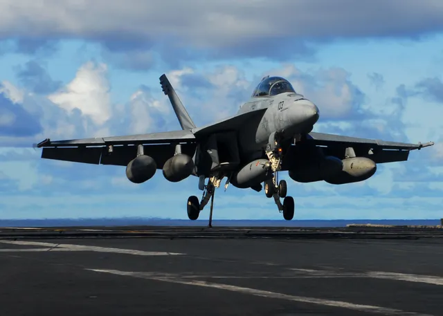 F/A-18E/F Super Hornet, Carrier-capable multirole strike fighter, Aircraft & UAVs - view 1