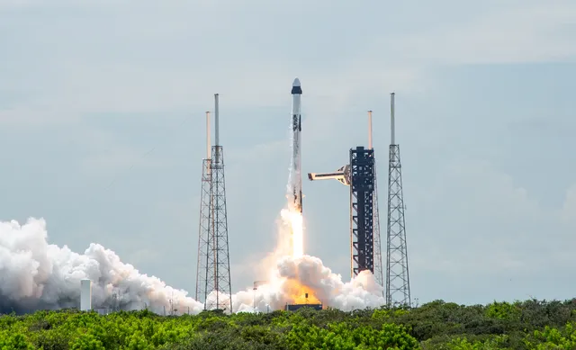 Falcon 9, Reusable two-stage orbital rocket, Support Equipment - view 3