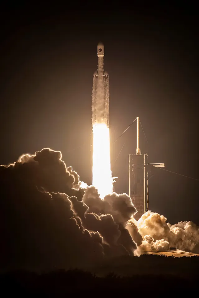 Falcon Heavy, Partially reusable heavy-lift orbital launch vehicle, Support Equipment - view 2