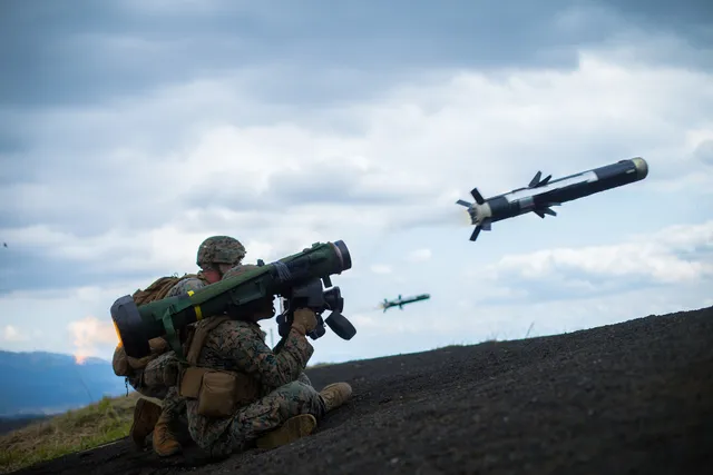 FGM-148 Javelin, Man-portable anti-tank guided missile system, Infantry Weapons - view 2
