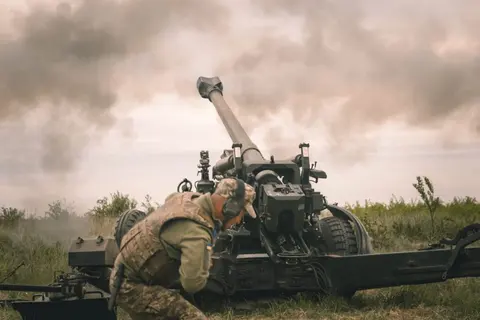 FH70, 155 mm towed howitzer, Artillery