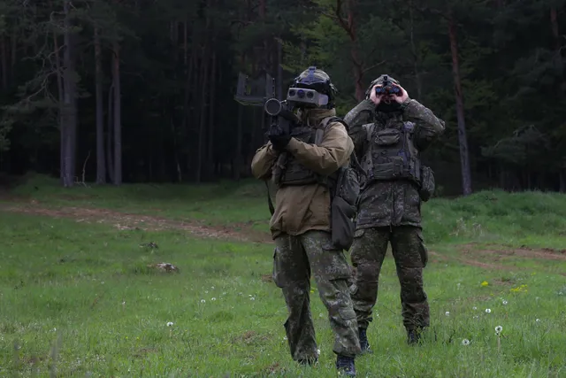 FIM-92 Stinger, Man-portable air-defense system, Air Defense - view 2