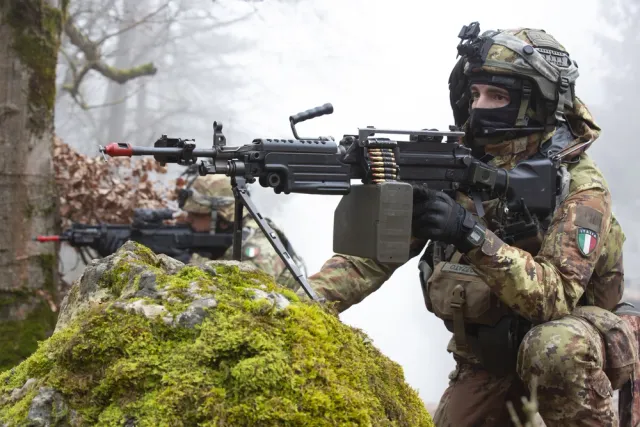 FN Minimi light machine gun, 5.56x45mm NATO light machine gun, Infantry Weapons - view 3