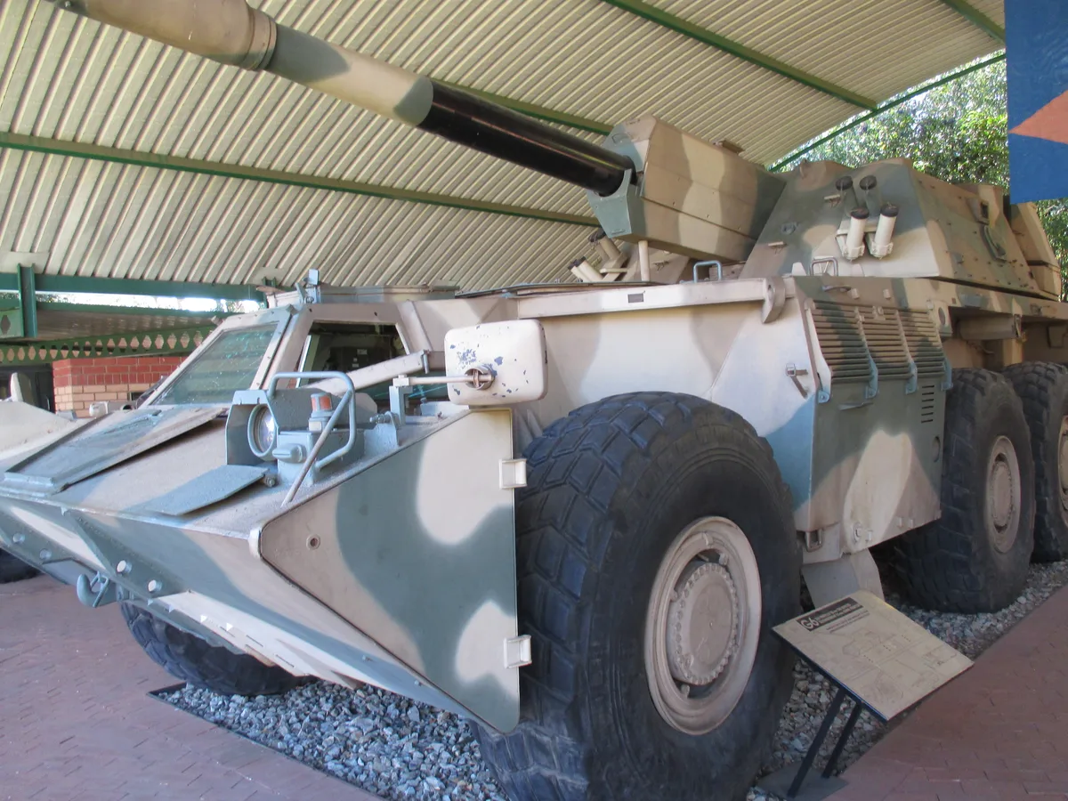 G6 Rhino 155 mm self-propelled howitzer, 155 mm wheeled self-propelled gun-howitzer, Artillery