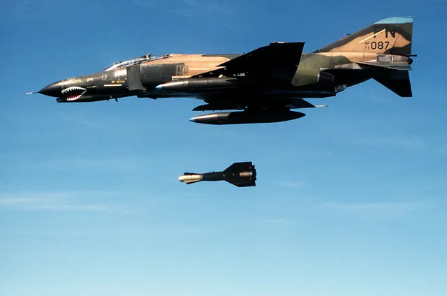 GBU-15 Guided Bomb Unit, Air-to-surface guided glide bomb, Munitions - view 1