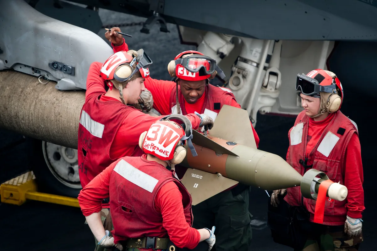 GBU-16 Paveway II, 1,000-pound laser-guided bomb, Munitions