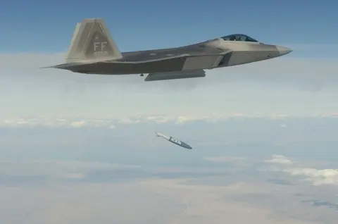 GBU-32 1,000-pound Joint Direct Attack Munition, 1,000-pound GPS/INS-guided bomb kit, Munitions