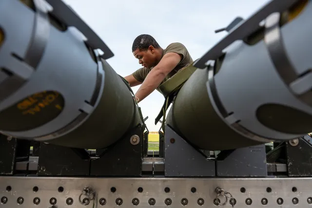 GBU-38 Joint Direct Attack Munition, 500-pound GPS/INS-guided bomb, Munitions - view 1