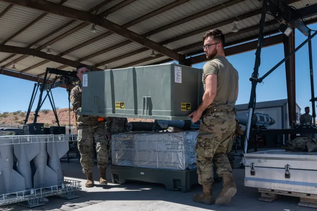 GBU-56 Mk-84 Laser JDAM, 2,000-pound laser-guided bomb, Munitions - view 2