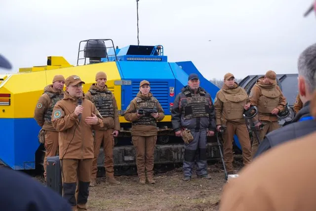 Germina URCM-3000, Remote-controlled humanitarian demining vehicle, Support Equipment - view 1