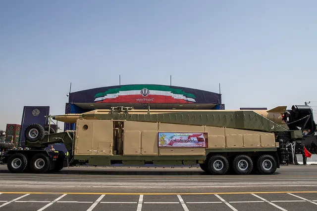 Ghadr/Qadr Ballistic Missile, Medium-range ballistic missile, Artillery - view 3