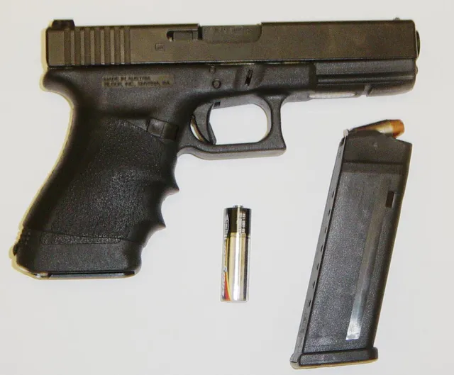 Glock 21, .45 Auto semi-automatic pistol, Infantry Weapons - view 2