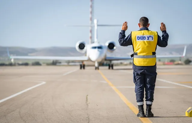 Gulfstream G550 Nachshon Oron, Multi-mission intelligence, surveillance, target acquisition, and reconnaissance aircraft, Aircraft & UAVs - view 1
