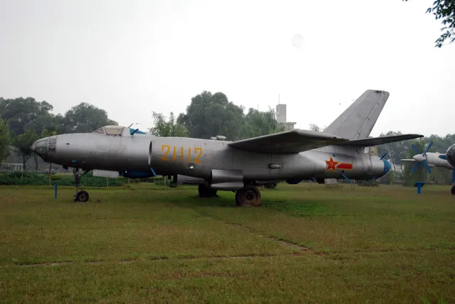 Harbin H-5 bomber, Twin-jet light bomber, Aircraft & UAVs - view 1