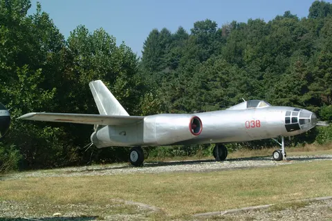 Harbin H-5 bomber, Twin-jet light bomber, Aircraft & UAVs