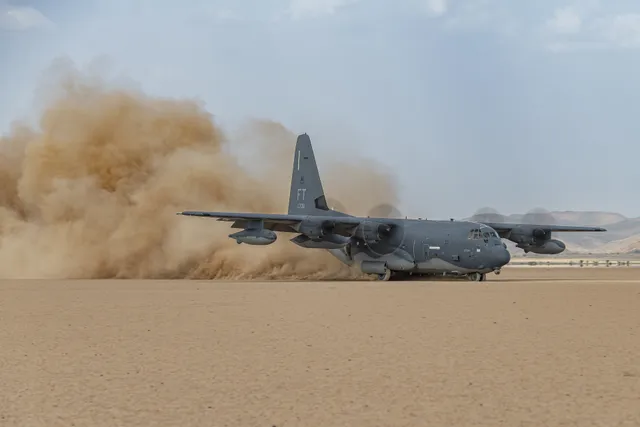HC-130J Combat King II, Fixed-wing personnel recovery and helicopter air-to-air refueling aircraft, Aircraft & UAVs - view 2