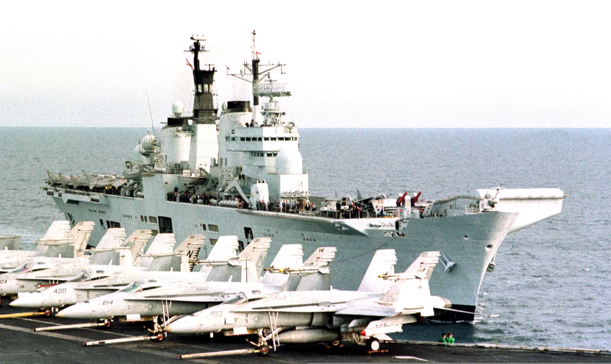 HMS Illustrious (R06), Invincible-class light aircraft carrier and helicopter carrier, Naval Systems