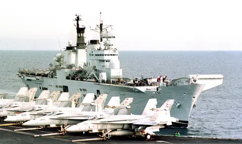 HMS Illustrious (R06), Invincible-class light aircraft carrier and helicopter carrier, Naval Systems