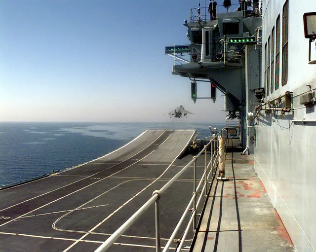HMS Illustrious (R06), Invincible-class light aircraft carrier and helicopter carrier, Naval Systems - view 1