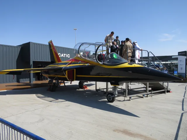 Hongdu L-15, Supersonic advanced jet trainer and light attack aircraft, Aircraft & UAVs - view 3