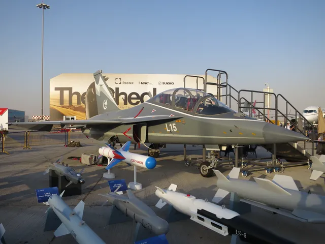 Hongdu L-15, Supersonic advanced jet trainer and light-attack aircraft, Aircraft & UAVs - view 4