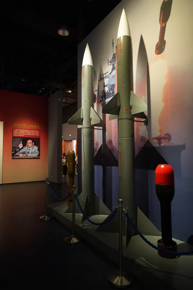 HQ-61B, Short-range ship-launched surface-to-air missile, Munitions - view 2