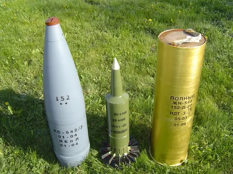 HS30 jamming round, 152 mm electronic warfare artillery round, Munitions