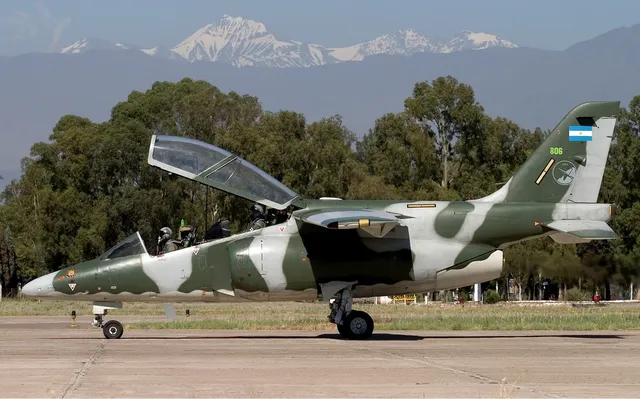 IA-63 Pampa, Advanced jet trainer and light attack aircraft, Aircraft & UAVs - view 1