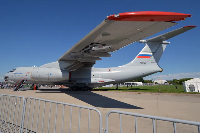 Il-76, Heavy military transport aircraft, Support Equipment - view 2