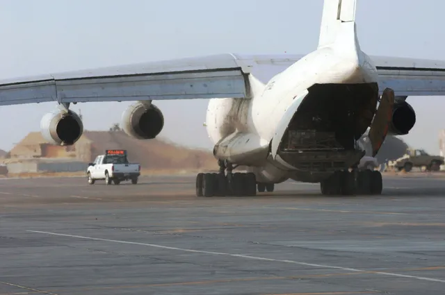 Il-76, Heavy military transport aircraft, Support Equipment - view 1