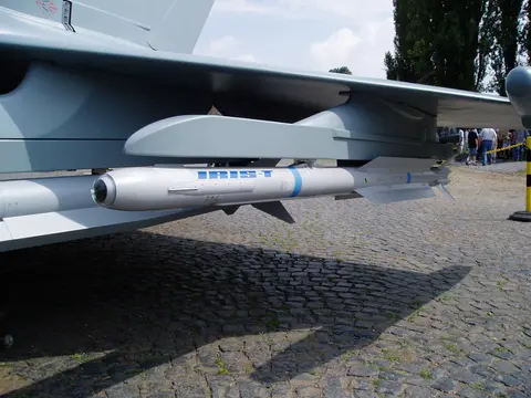 IRIS-T, Short-range air-to-air missile, Munitions
