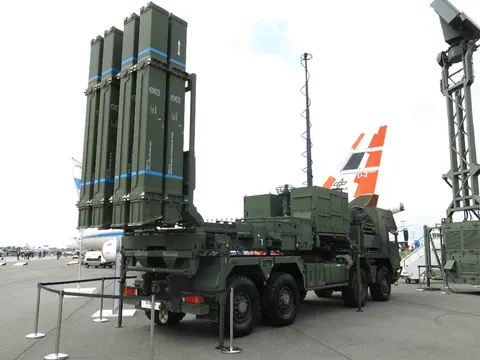 IRIS-T SL, Medium-range surface-to-air missile, Munitions