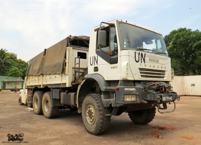 IVECO 6x6 heavy off-road cab chassis, 6x6 heavy off-road commercial cab chassis launcher base, Support Equipment - view 3
