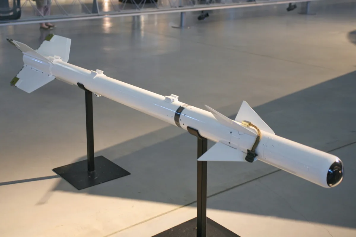K-13 missile, Short-range infrared homing air-to-air missile, Munitions