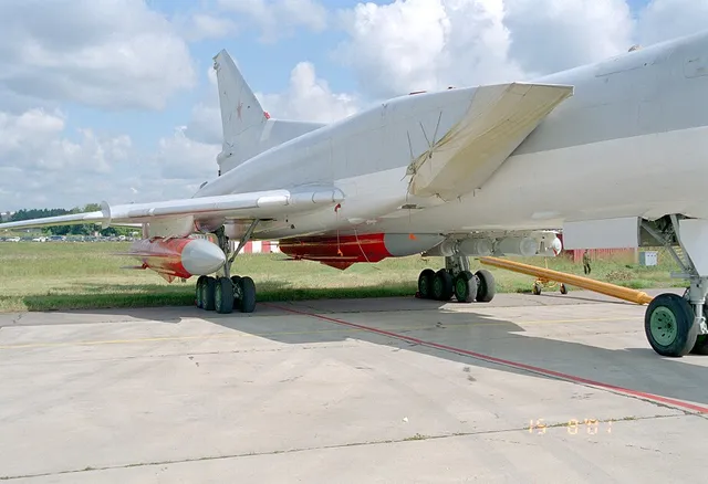 Kh-32, Supersonic air-launched anti-ship and land-attack cruise missile, Artillery - view 1