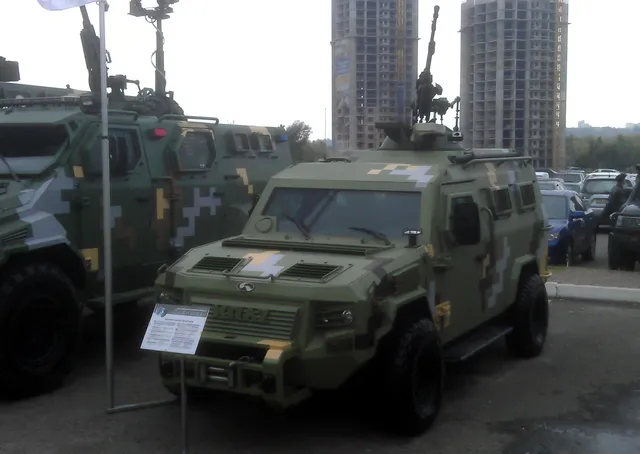 KrAZ Cobra, 4x4 light armored personnel carrier / infantry mobility vehicle, Armored Vehicles - view 2