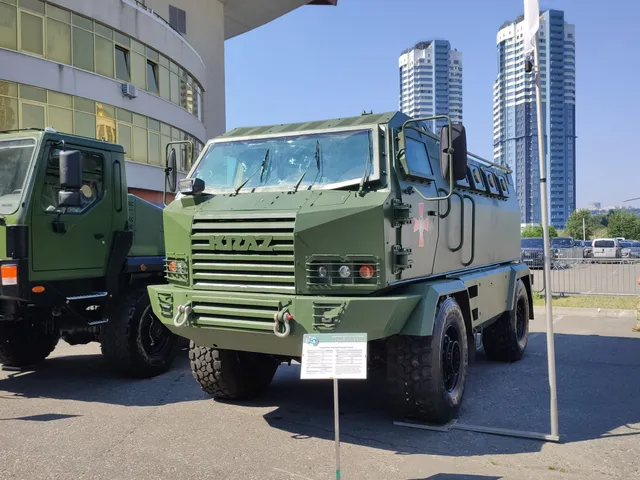 KrAZ Hulk, 4x4 MRAP / armored personnel carrier, Armored Vehicles - view 2