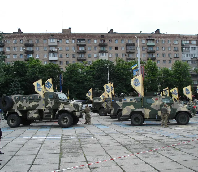 KrAZ Shrek, 4x4 MRAP / mine-protected armored personnel carrier, Armored Vehicles - view 4