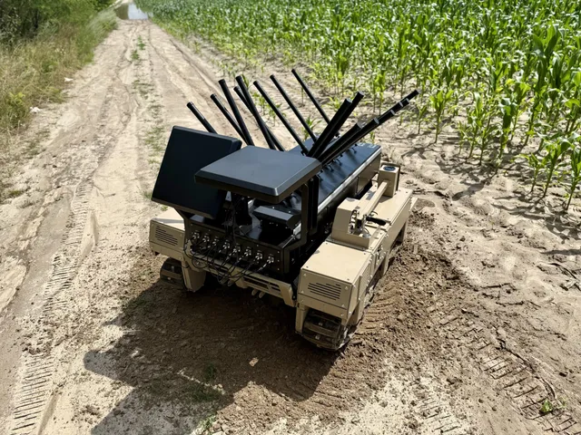 KVERTUS AD BERSERK, Remotely controlled ground robotic EW platform, Electronic Warfare - view 3