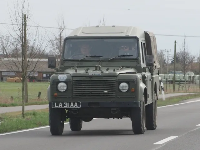 Land Rover Defender, 4x4 military utility vehicle and protected-vehicle chassis family, Support Equipment - view 1