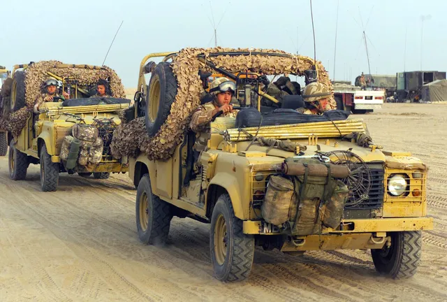 Land Rover Defender, 4x4 military utility vehicle and protected-vehicle chassis family, Support Equipment - view 2