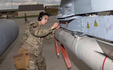 LAU-118/A missile launcher, Reusable single-rail aircraft missile launcher, Support Equipment