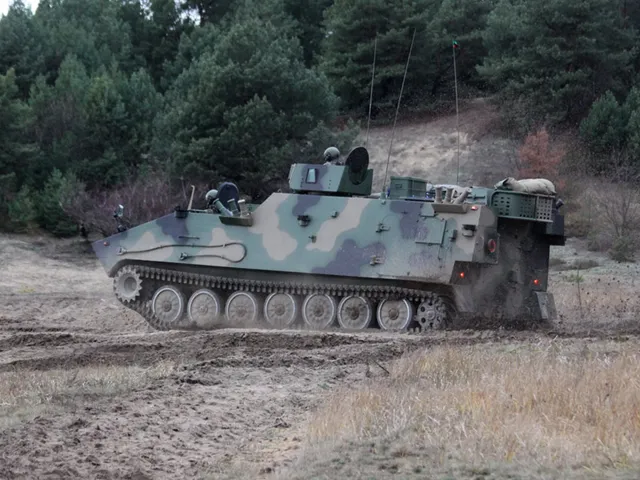 LPG WDSz command-staff vehicle, Tracked artillery command-staff vehicle, Support Equipment - view 2
