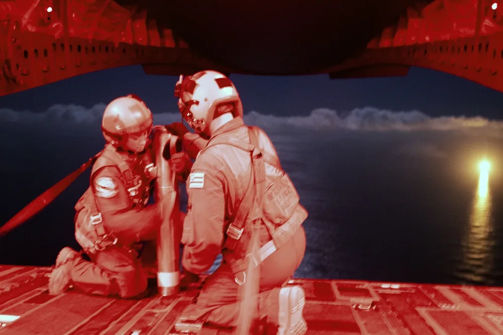LUU-2 illuminating flare, air-launched illumination flare, Munitions - 2003 Iraq War