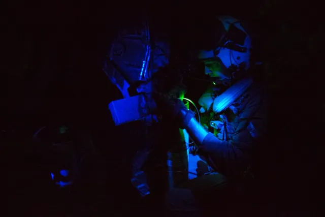 LUU-2 illuminating flare, air-launched illumination flare, Munitions - view 2