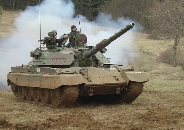 M-55S, Upgraded T-55 main battle tank, Tanks - view 1