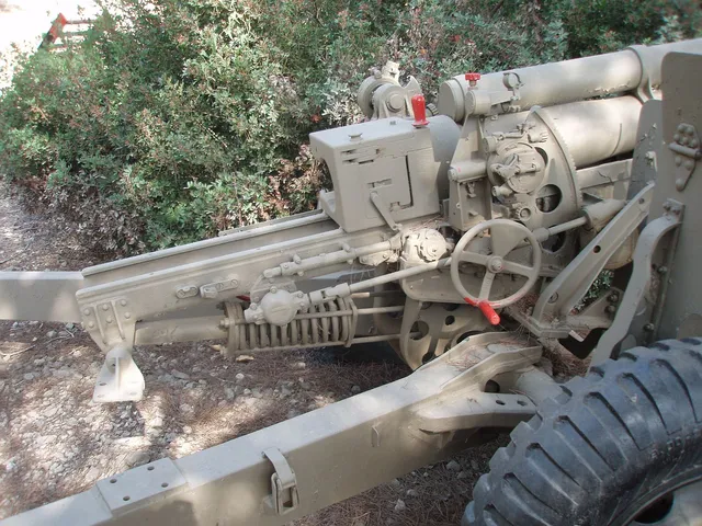 M101 105 mm Howitzer, 105 mm towed field howitzer, Artillery - view 1