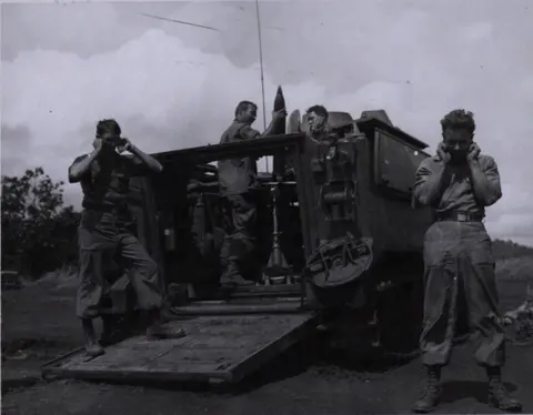M106 mortar carrier, Tracked 107 mm self-propelled mortar carrier, Armored Vehicles